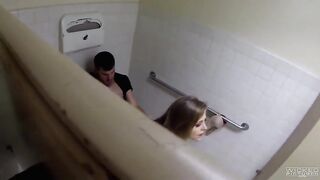 Порно Уборщик В Туалете